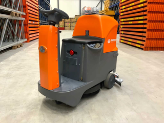 Elektrische Op-zit Schrobmachine, Daewoo, DAF FR70, 2026